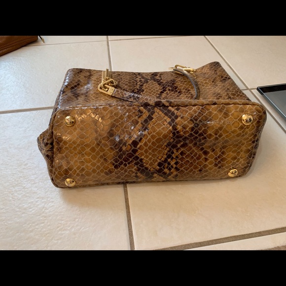 Micheal Kors in style bag - Picture 6 of 6